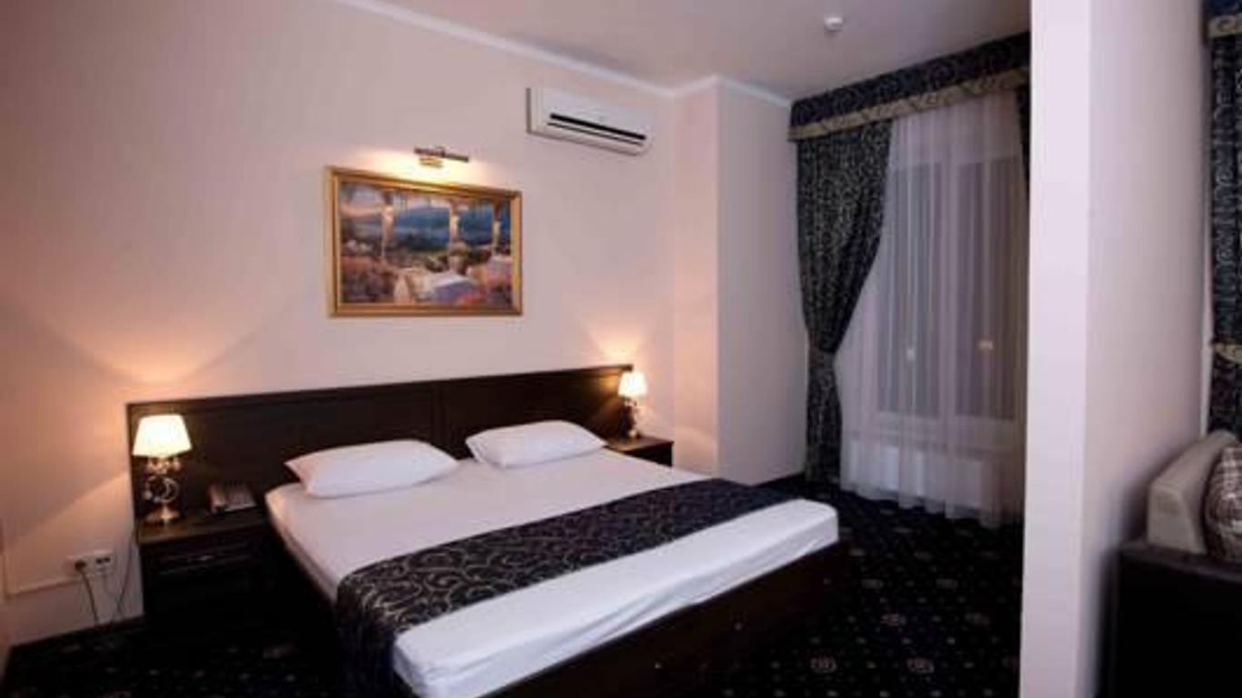 Maximus Hotel