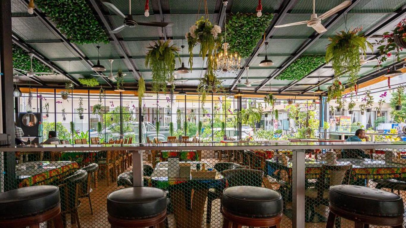 Santi White House Patong