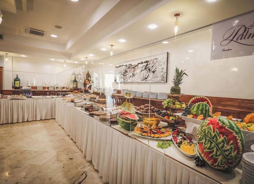 Buffet Photo