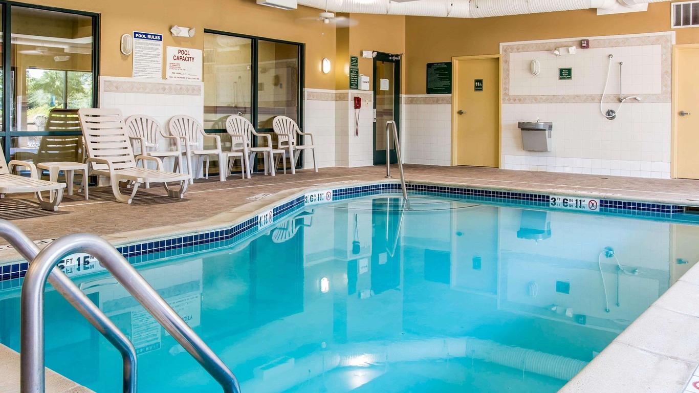 Comfort Suites Canton - Detroit