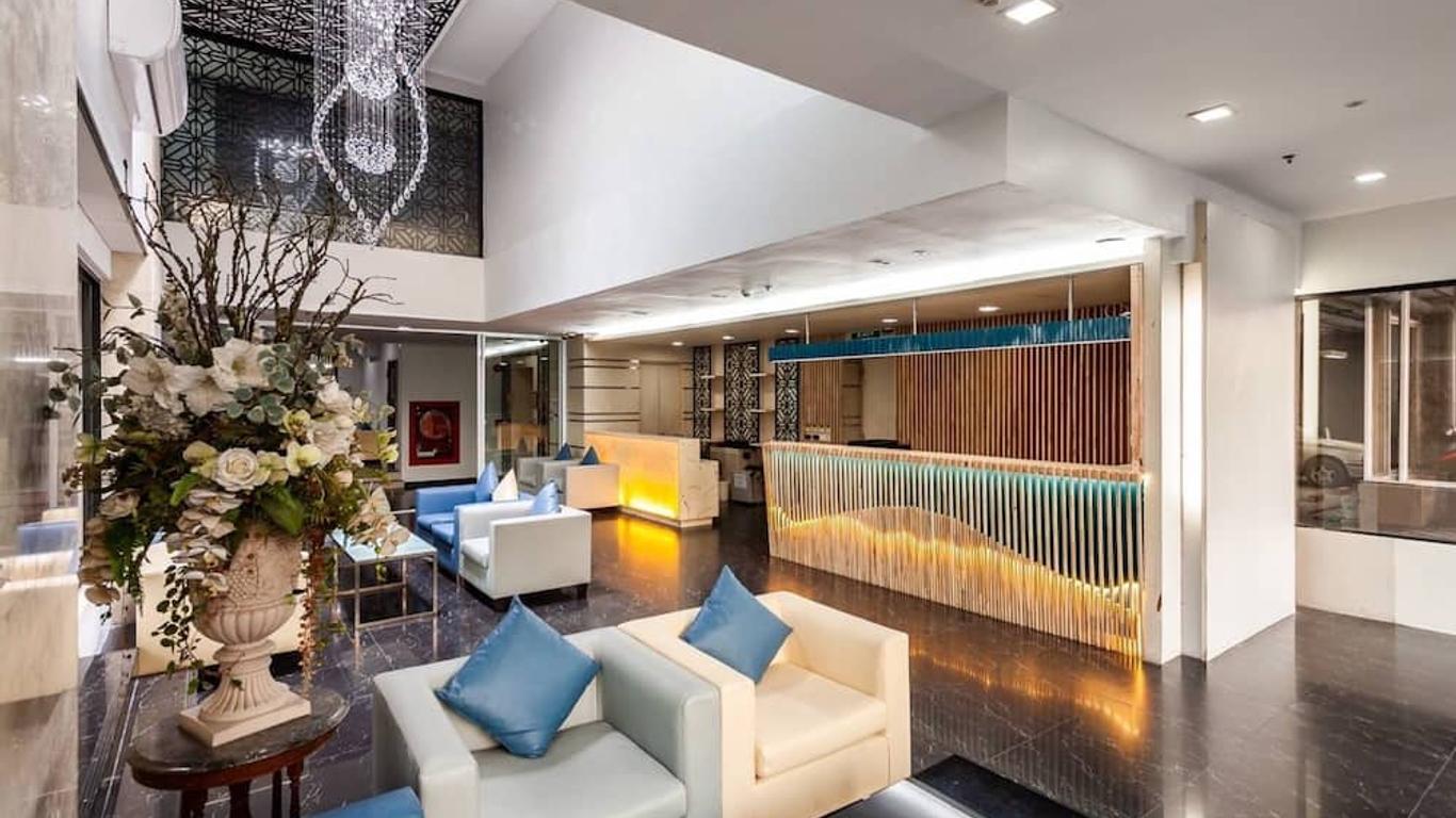 The Grand Lunara Hotel at Srinakarin