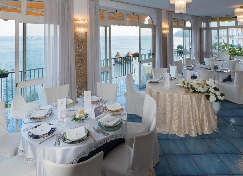 Banquet hall Photo