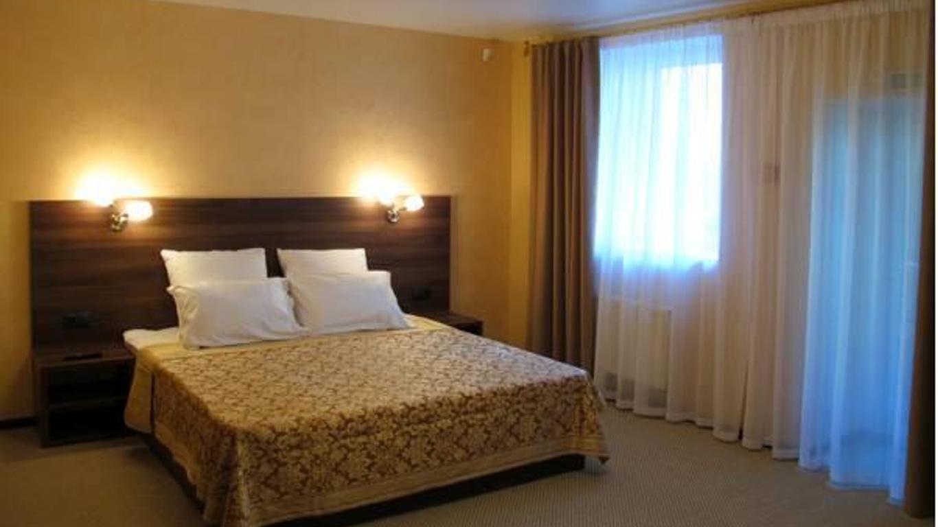 Avenue Hotel
