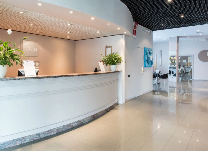 Front desk Photo