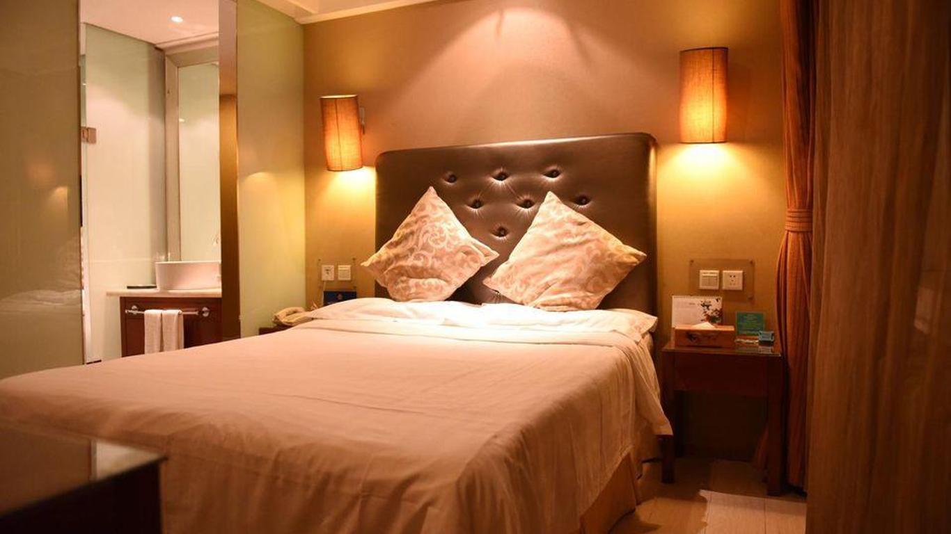 8.8 Chain Hotel