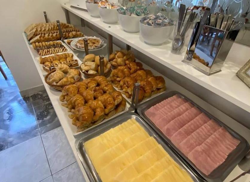 Buffet Photo