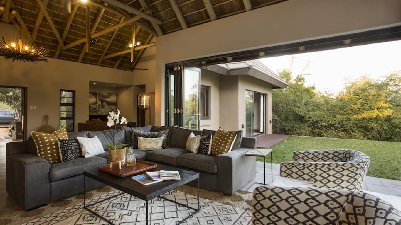 Moya Safari Villa
