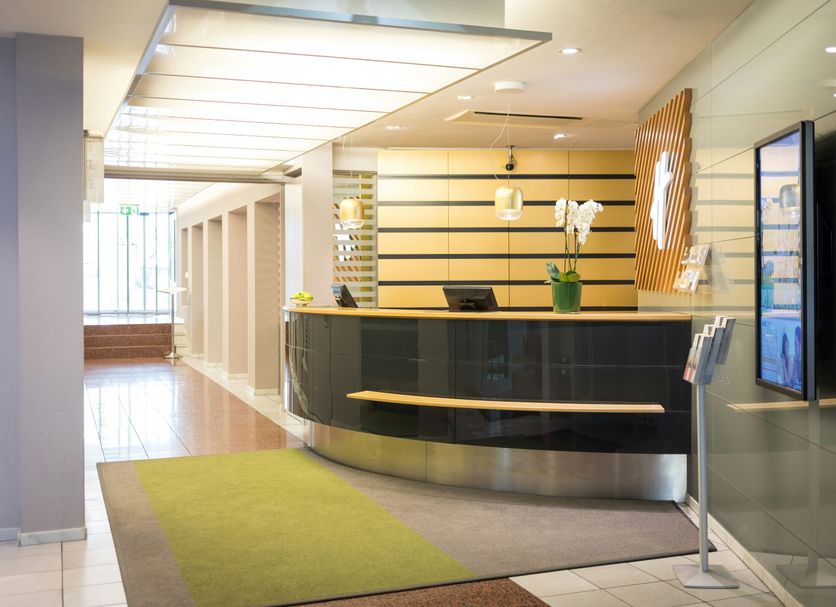 Front desk Photo