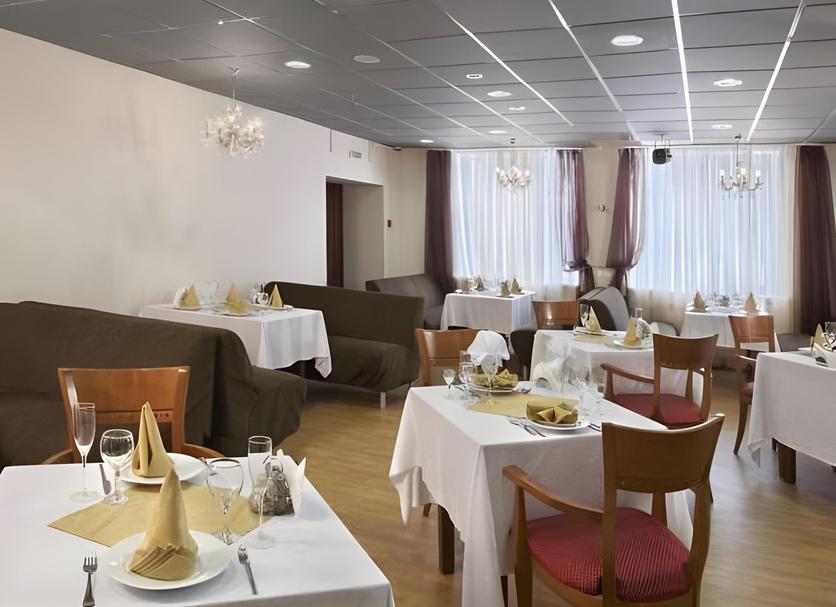 Restaurant Photo