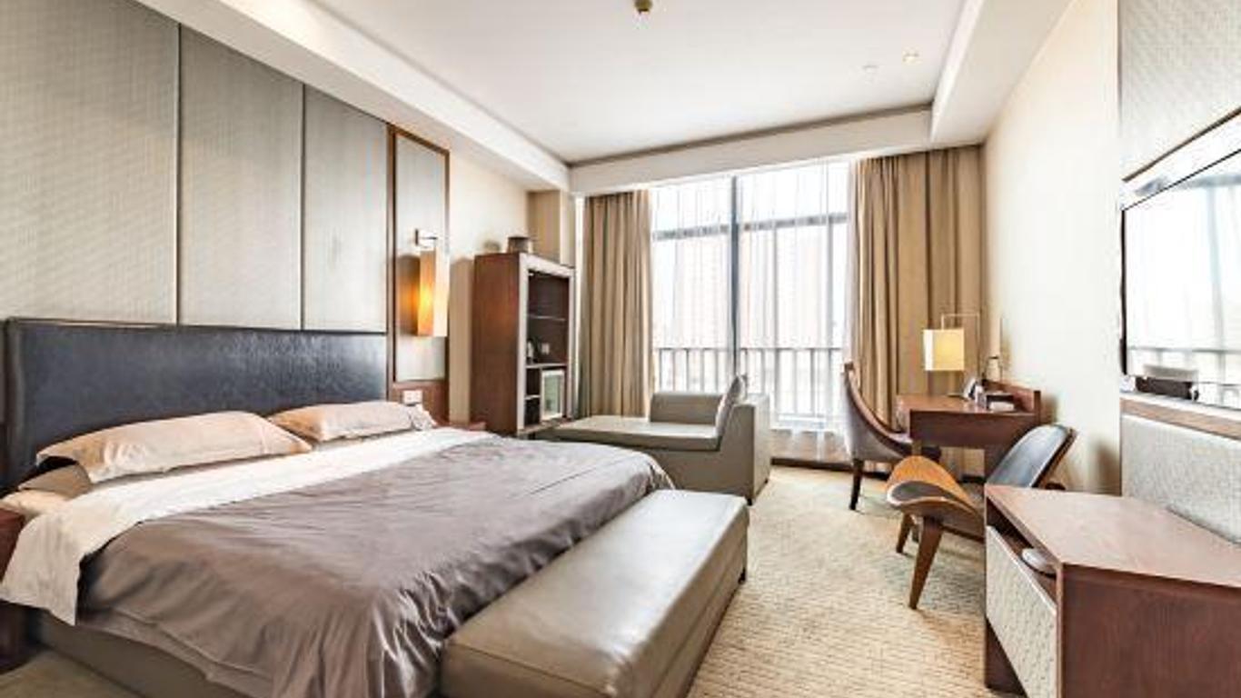 Yancheng Youth Club and Reading Hotel