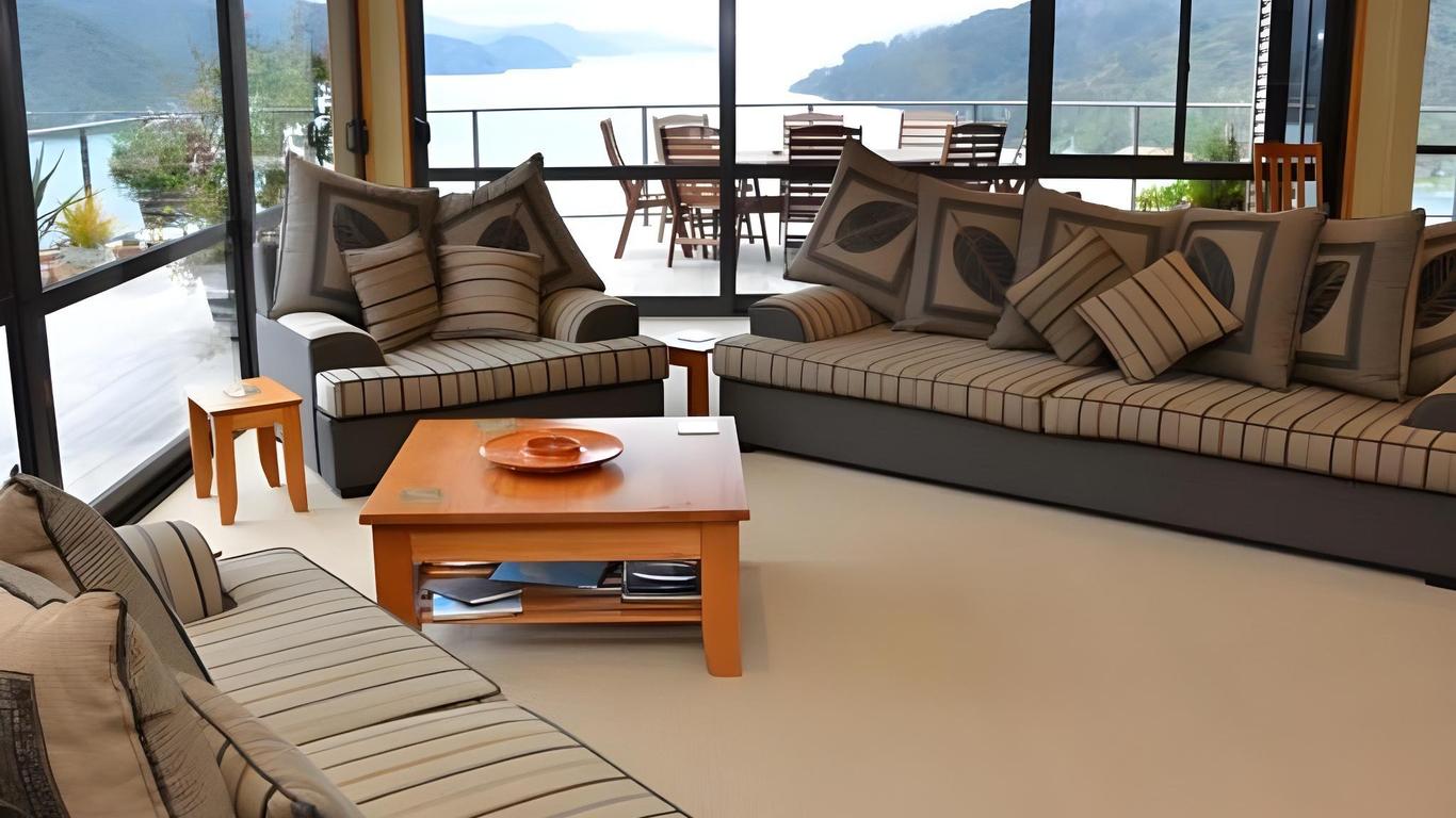 Okiwa Bay Lodge
