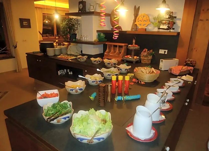 Buffet Photo