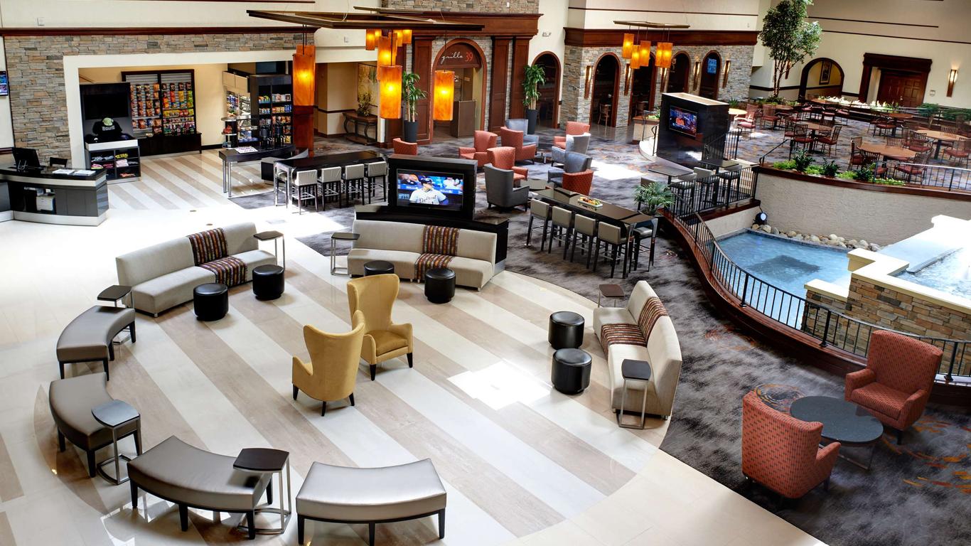 DoubleTree by Hilton Detroit - Dearborn