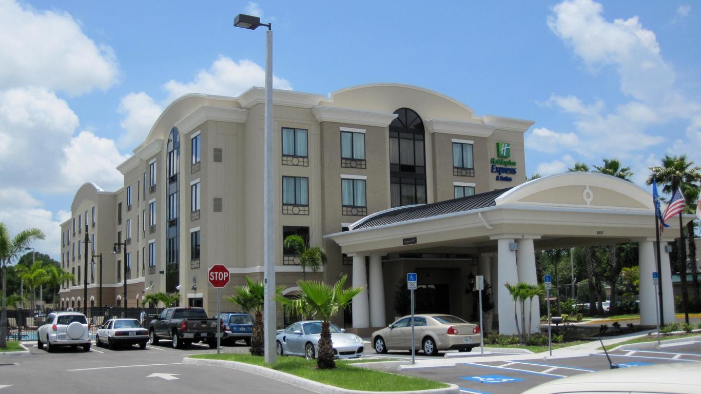 Holiday Inn Express & Suites Tampa -Usf-Busch Gardens
