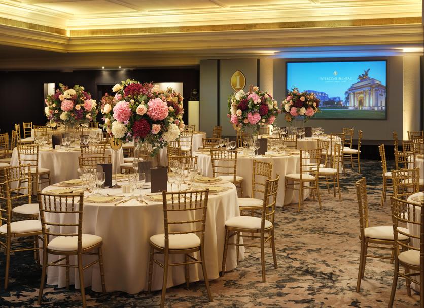 Banquet hall Photo