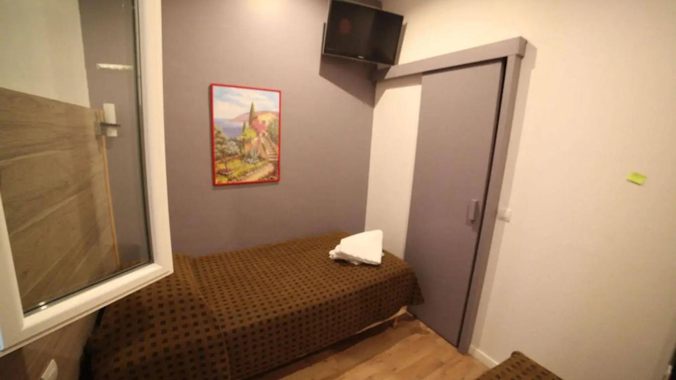 Evelia Hotels