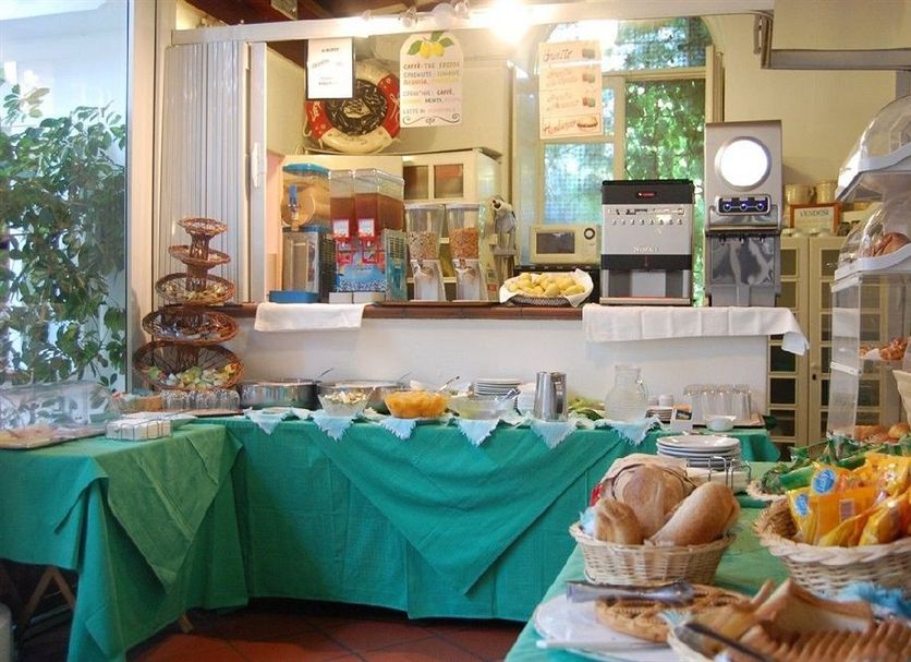 Buffet Photo