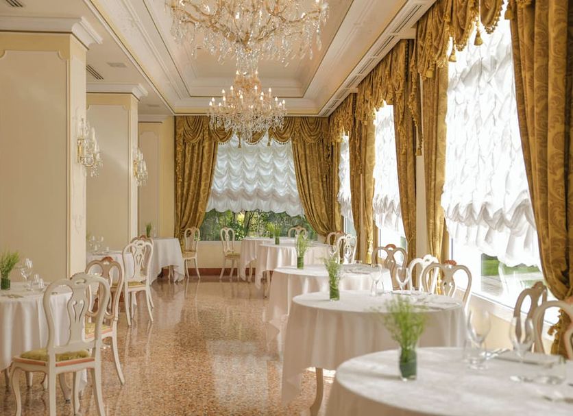Banquet hall Photo