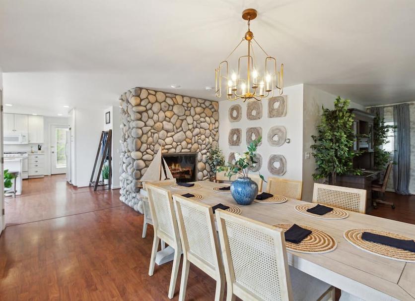 Dining room Photo