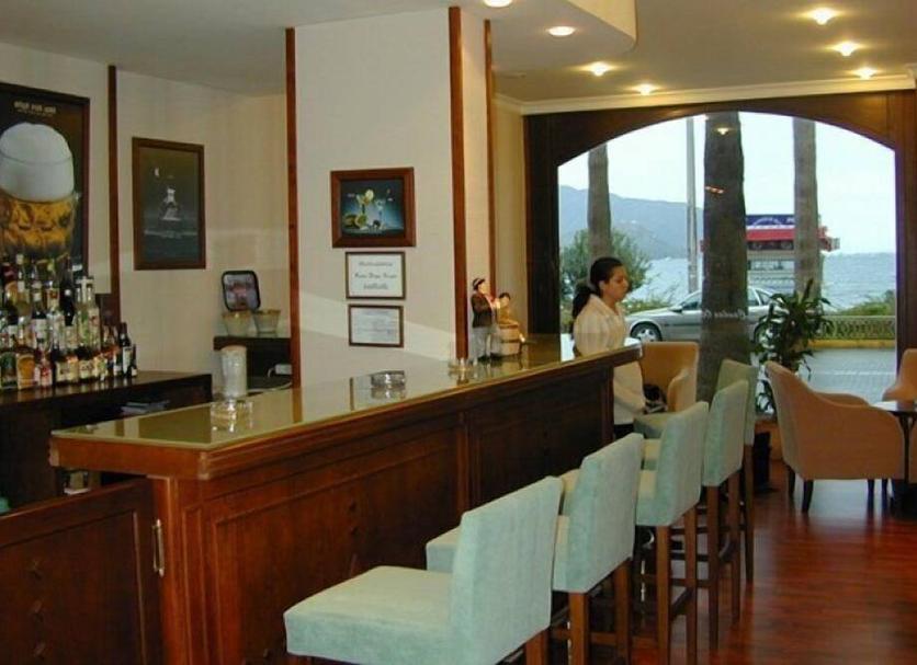 Bar Photo