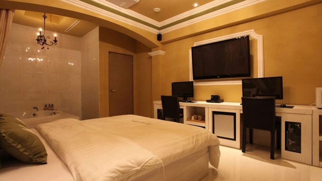 Mac Hotel