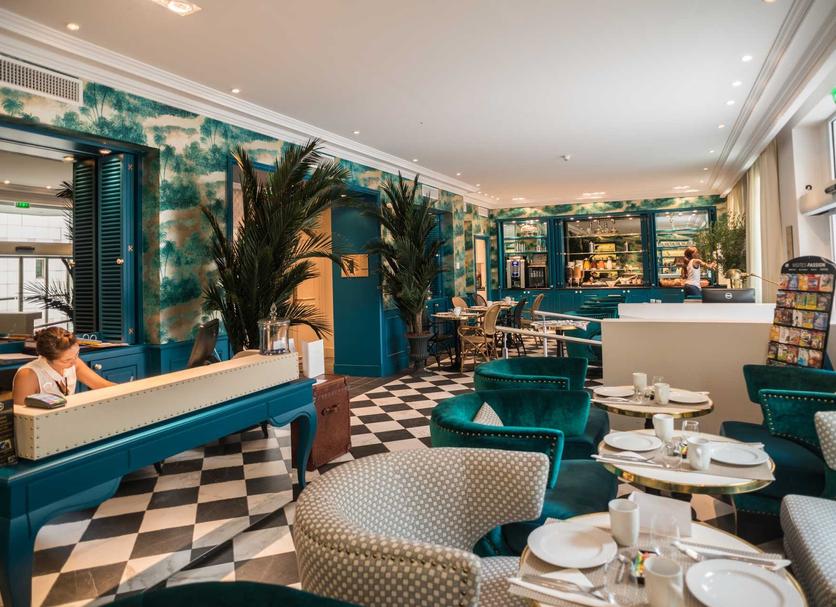 Restaurant Photo