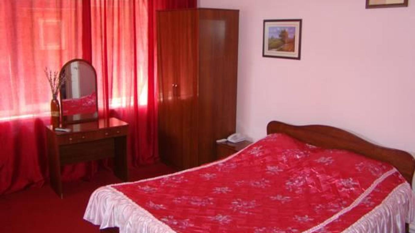 Hotel Iron 1
