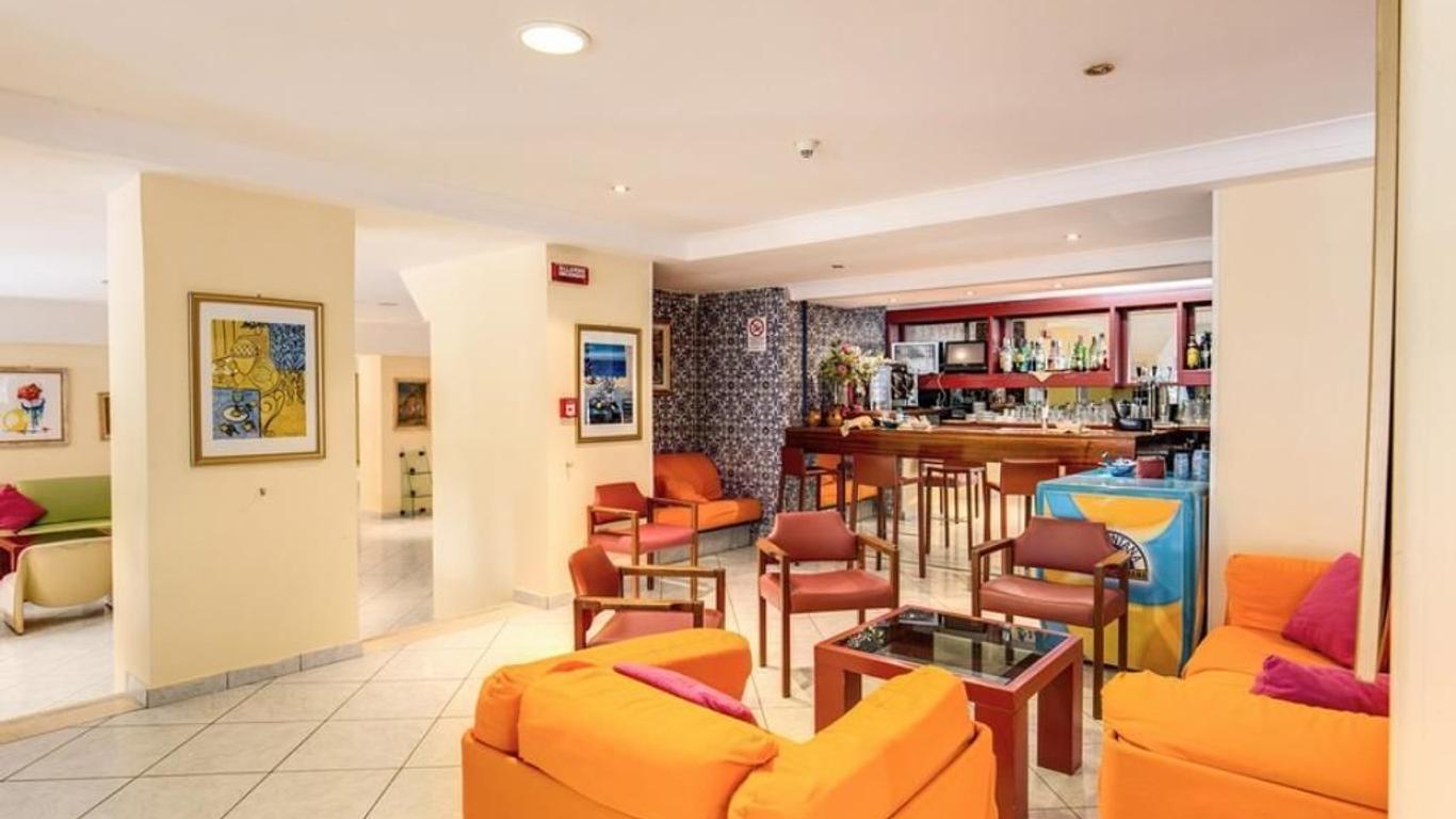 Marina Club Hotel