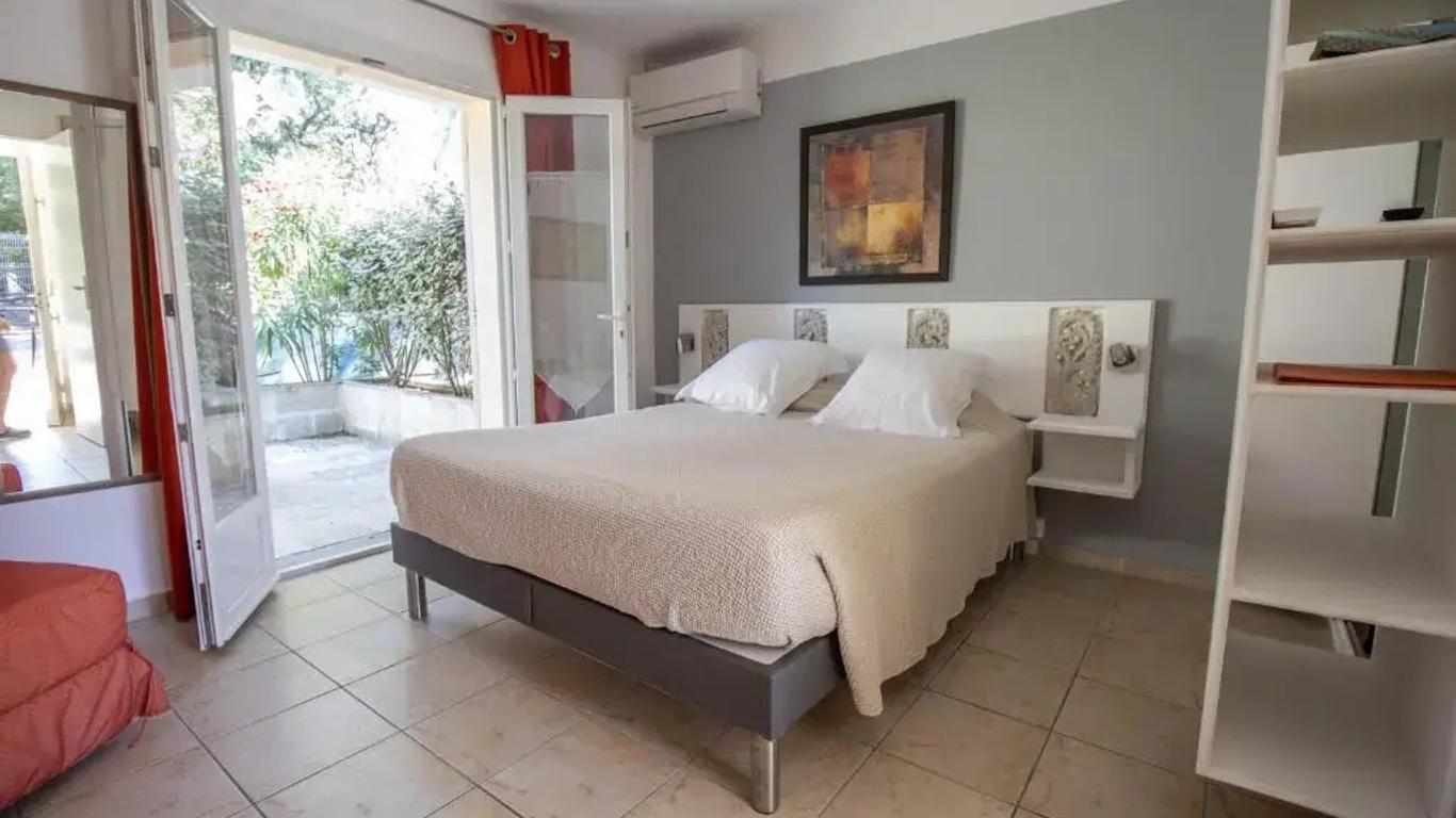 Hotel Athena