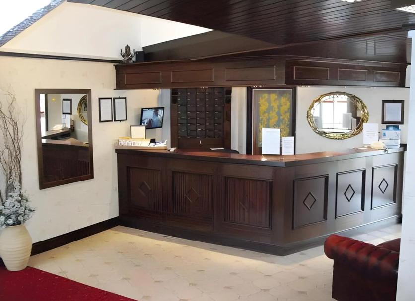 Front desk Photo