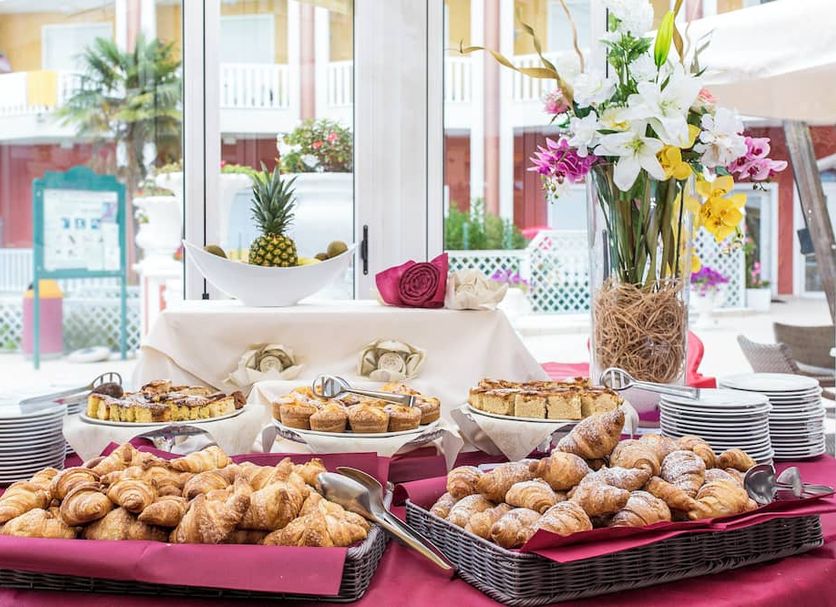 Buffet Photo