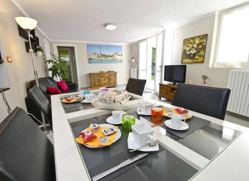 Dining room Photo