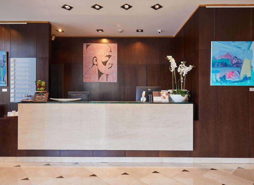 Front desk Photo