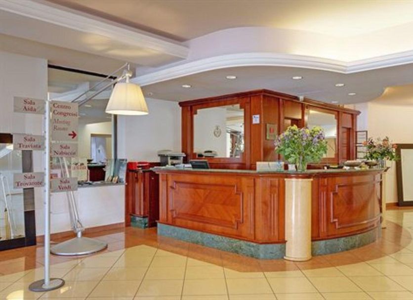 Front desk Photo