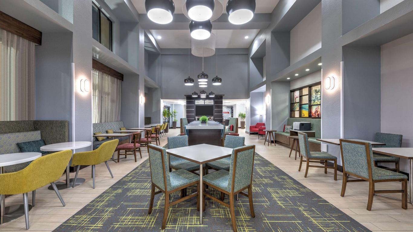 Hampton Inn & Suites Lake Jackson-Clute