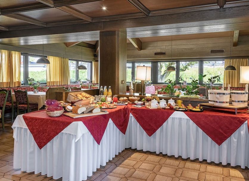 Buffet Photo