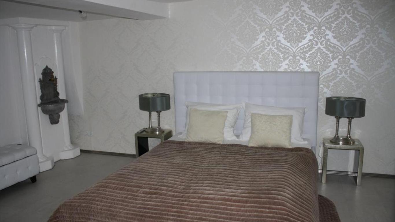 Hotel Elements
