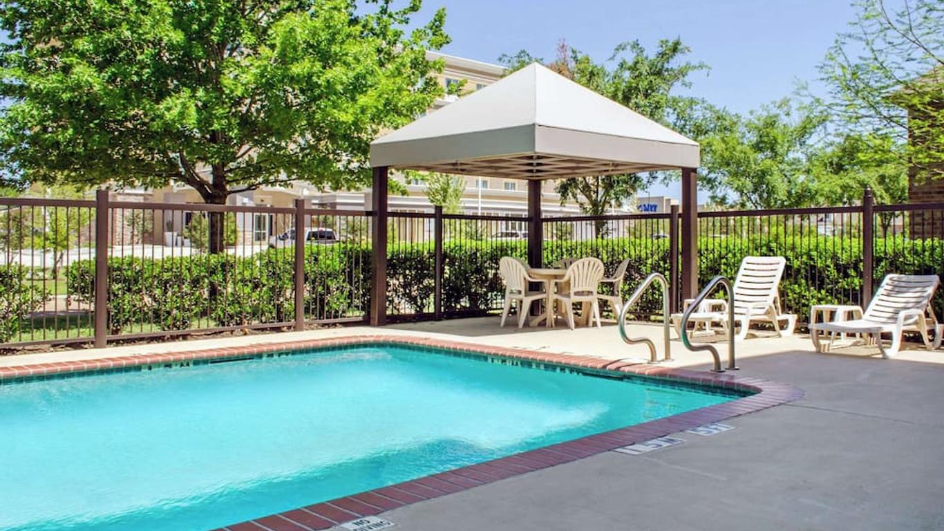 Comfort Inn and Suites Covington - Mandeville