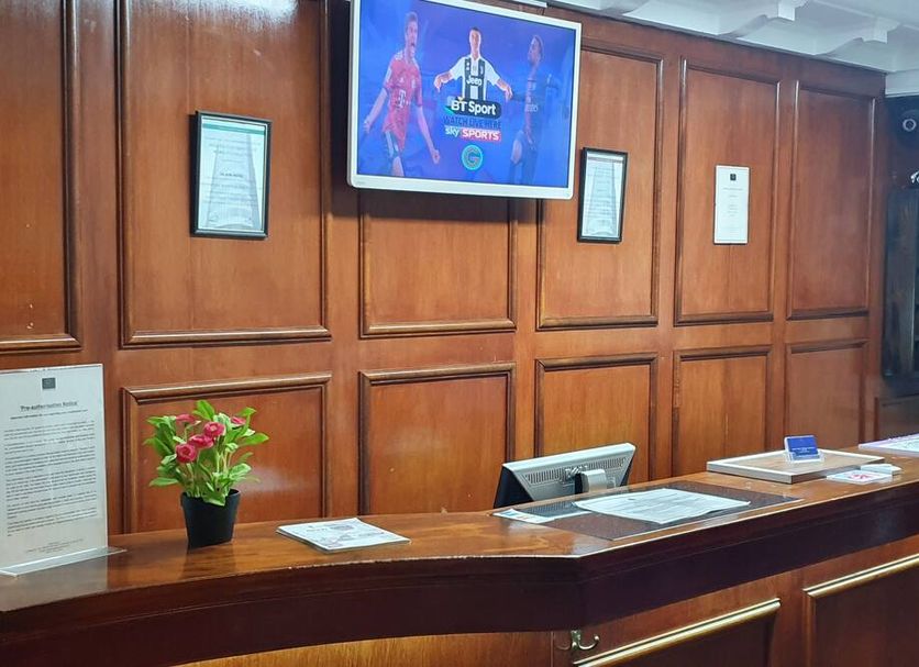 Front desk Photo