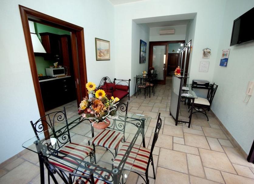 Dining room Photo
