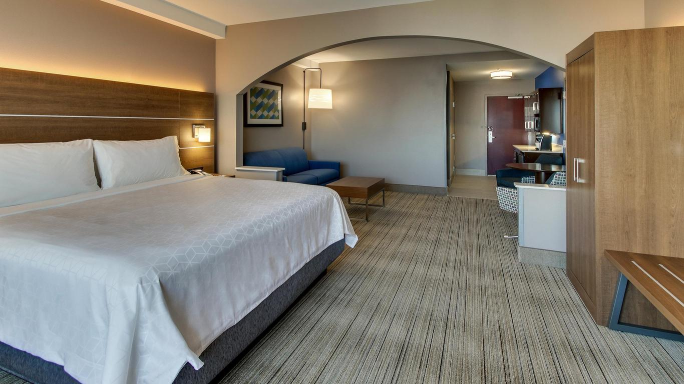 Holiday Inn Express Hotel & Suites Columbus-Fort Benning By IHG