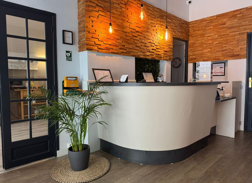 Front desk Photo