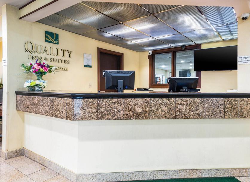Front desk Photo