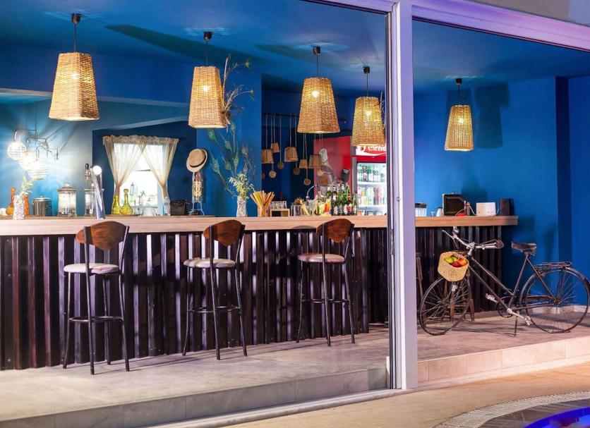 Bar Photo
