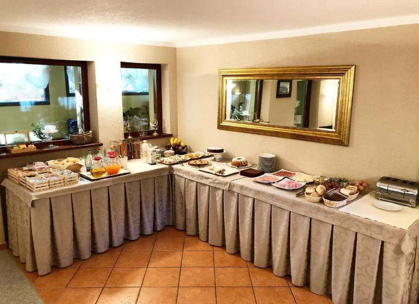 Buffet Photo