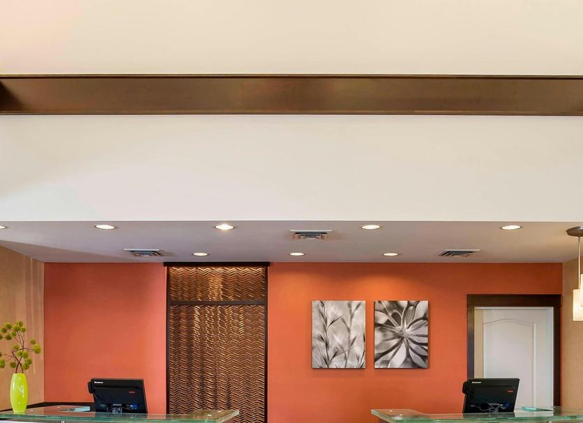 Front desk Photo