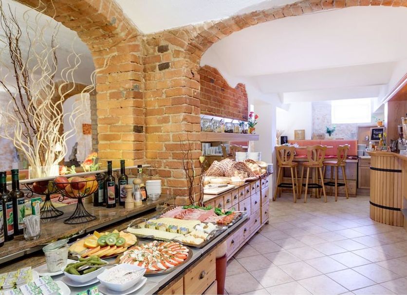 Buffet Photo