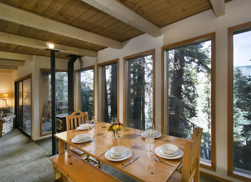 Dining room Photo