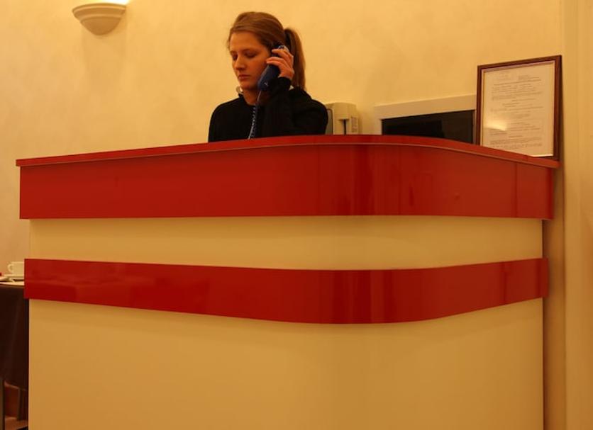 Front desk Photo