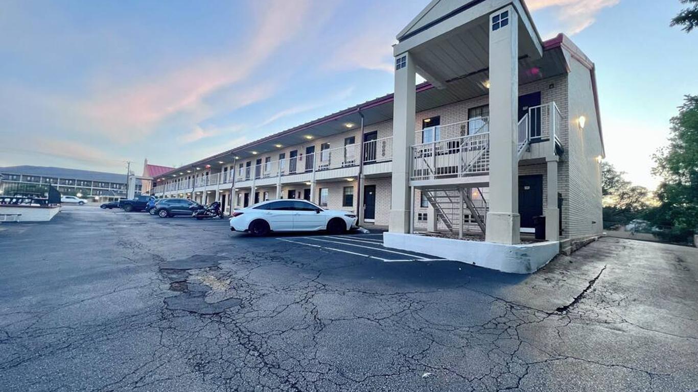 Super 8 by Wyndham Fredericksburg